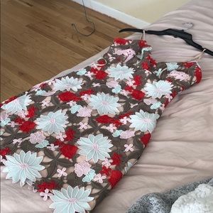 NWT: Bodycon GUESS Size 2 floral dress